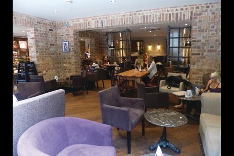 Caffè Nero, Tottenham Court Road